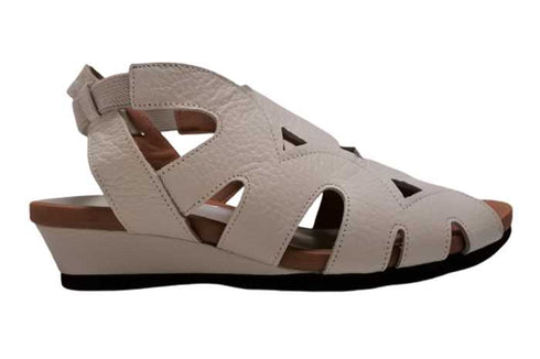 【arui_toe 7641 オフホワイト】伸縮ゴムバックストラップ本革コンフォートサンダル